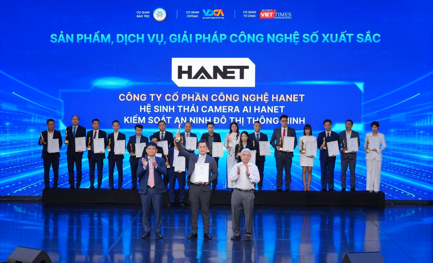 Đại diện HANET Technology (Thành viên Tập đoàn Công nghệ G-Group) nhận giải thưởng.
