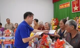 Hàng trăm suất quà Tết về với người dân vùng biên An Giang 