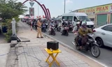 CSGT Đồng Tháp sử dụng loa kẹo kéo phân luồng tránh kẹt xe sau Tết