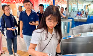 Trải nghiệm mới: Người dân đi tàu điện chỉ với CCCD, thẻ VISA hoặc QR