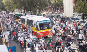9 phường nào ở Hà Nội trong vùng cấm xe máy chạy xăng? 