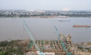 Hà Nội: Nhiều dự án giao thông công nhân 'cắm cờ, dựng trại' quyết tâm vượt tiến độ
