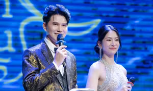 Tất bật chạy show lễ trao giải