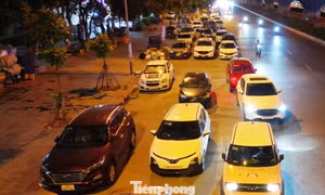 Cận cảnh tuyến đường được Trưởng Phòng CSGT Hà Nội nói 'về đêm là thành bãi xe khổng lồ'