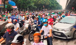Đề xuất người dân Hà Nội đi làm, đi học lệch khung giờ để giảm ùn tắc
