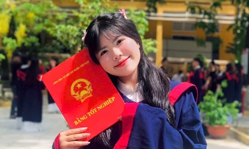 Nữ sinh Sư phạm vượt qua bệnh tật để giữ ước mơ