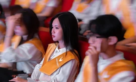 Bước ra khỏi ánh đèn sân khấu: Bài học sau danh hiệu thủ khoa 2024