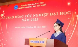 Nữ sinh Quản lý đất đai là Đảng viên xuất sắc đoạt ‘cú đúp’ Thủ khoa đại học