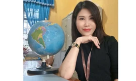 Cô giáo với bản đồ từ trái tim