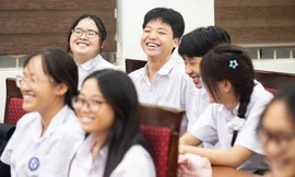 UNLOCK THE IELTS 2025 'đổ bộ' THPT Yên Hoà: 'Ngoại ngữ là chìa khoá hội nhập quốc tế'