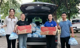 ‘Áo xanh’ xung kích khắc phục bão lũ cùng nhân dân