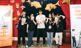 Thế hệ trẻ 'gói ký ức, gửi tương lai' qua triển lãm mùa thu