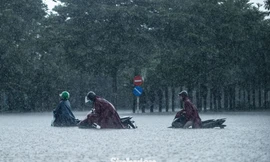 Cập nhật hơn 70 điểm ngập sáng nay tại Hà Nội, 30 khu vực chìm sâu trong nước