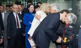 Vinh danh hai nhà khoa học gốc Việt nhận Huân chương Bắc đẩu Bội tinh bậc Sĩ quan