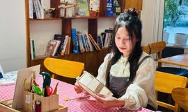 Người trẻ tự tay ‘nạp’ lại tuổi thơ