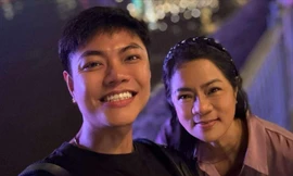 Tấm bằng thạc sĩ của người con từng trượt đại học: Món quà dành tặng mẹ