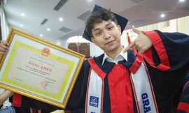 Bí quyết học tập đơn giản nhưng hiệu quả của nam sinh thủ khoa 