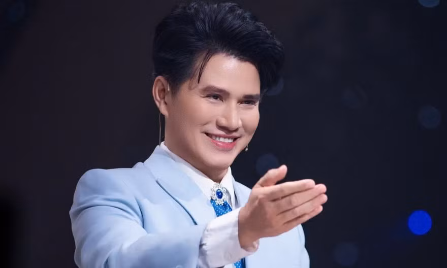 Nam MC dẫn dắt 20.000 khán giả ở concert Thanh xuân