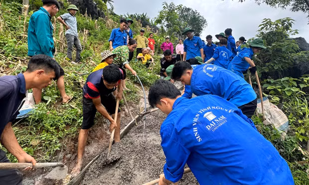 Tuổi trẻ Trung ương Đoàn chào cờ 'Tôi yêu Tổ quốc tôi', trao nguồn lực xã biên giới