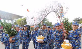 Hàng trăm tấn hàng, quà Tết gửi đến quân và dân đặc khu Trường Sa