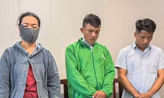 Khởi tố 3 người đổ hàng trăm tấn chất thải rắn ra môi trường