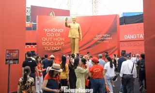 95 năm cờ Đảng soi đường