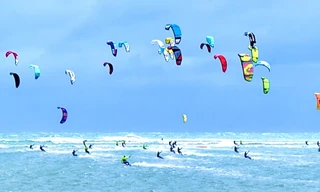 Hơn 200 vận động viên sắp thi lướt ván diều quốc tế ở Khánh Hòa
