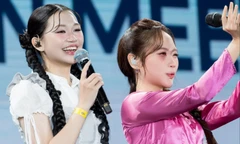 Phương Mỹ Chi đấu với nữ ca sĩ Trung Quốc trước 4.000 khán giả