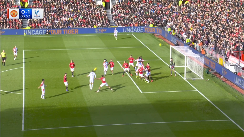 MU thay người bất đắc dĩ, Luke Shaw chấn thương trong trận gặp Crystal Palace