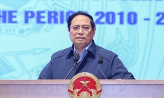 Thủ tướng: Làm sạch ô nhiễm bom mìn vào dịp kỷ niệm 100 năm Quốc khánh