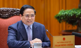 Thủ tướng: Khuyến khích người dân sử dụng phương tiện công cộng, xe điện