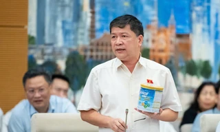 Đại biểu Quốc hội mang hộp sữa 'nghi là giả' vào nghị trường