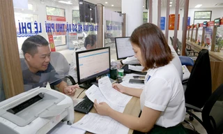 Trả lương công chức theo vị trí việc làm, tiến tới bỏ biên chế 'suốt đời' 