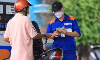 Phó Thủ tướng chỉ đạo về điều hành giá điện, xăng dầu và mặt hàng thiết yếu