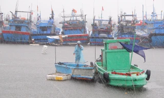 Thủ tướng yêu cầu 'khẩn trương nhất, quyết liệt nhất' ứng phó bão số 5