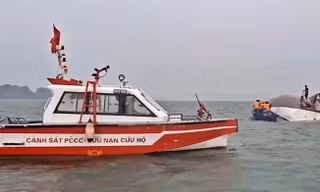 Vụ lật tàu tại Quảng Ninh: Thủ tướng yêu cầu khẩn trương tìm kiếm cứu nạn, khắc phục hậu quả