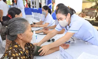 Từng bước thực hiện chính sách miễn viện phí toàn dân
