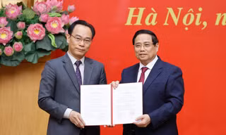 Công bố quyết định của Bộ Chính trị, Thủ tướng Chính phủ về công tác cán bộ 