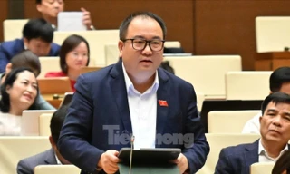 Cảnh báo nguy cơ 'người sẽ biến thành máy trước khi máy biến thành người'