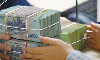 Những trường hợp nghỉ việc do sắp xếp bộ máy được hưởng 24 tháng tiền lương, nhận lương hưu ngay