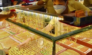 Giá vàng tăng cao, vì sao chưa vội nhập?