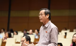 Đại biểu Quốc hội trăn trở khi 'lòng tốt của giáo viên bị nghi ngờ'