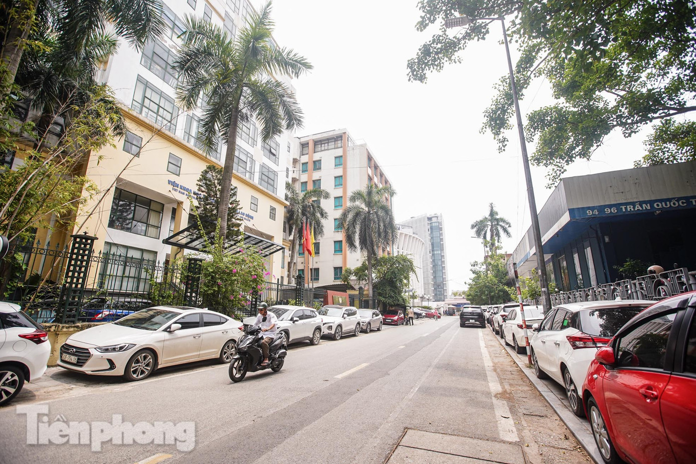 Trên tuyến phố có nhiều trụ sở cơ quan như Viện Khoa học An toàn và Vệ sinh lao động, mặt sau của Cung Văn hóa Lao động Hữu nghị Việt Xô, Báo Lao động Thủ đô... dsc06726.jpg