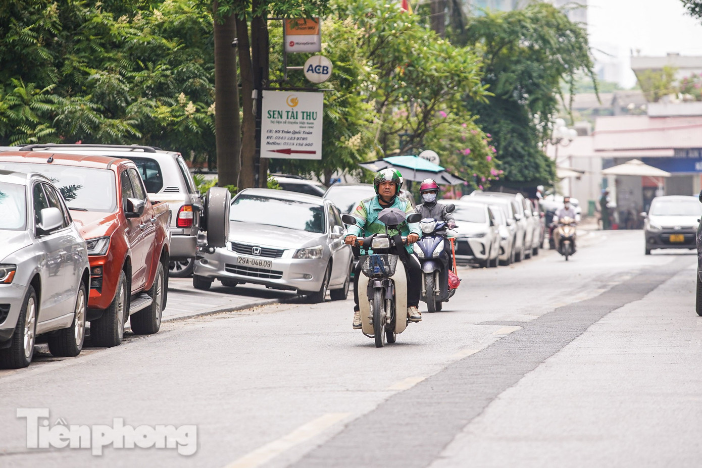 Theo quan sát, đoạn đường được trải nhựa, một số đoạn xuống cấp, có cây xanh. Mật độ phương tiện giao thông qua đoạn đường trên không lớn. dsc06763.jpg