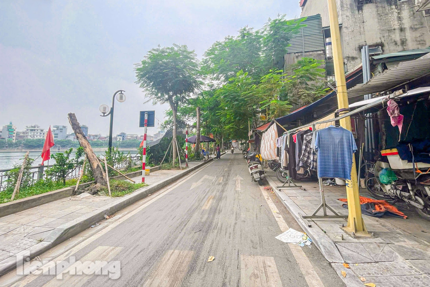 Tuyến phố chạy vòng quanh hồ Linh Quang, điểm đầu và điểm cuối tại số 61 ngõ Văn Chương 2 z6805847277542-5d311e11230f6494681122529fc65ac6.jpg
