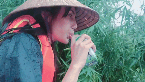 'Lừa' Công Vinh 3 lần, Thủy Tiên không dám nghe máy của chồng, ở lại cứu trợ miền Trung ảnh 4