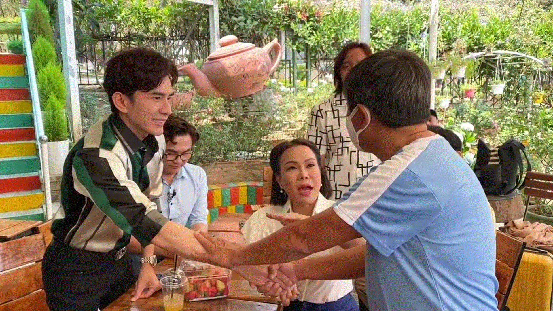 Ông Đoàn Ngọc Hải: 'Không bao giờ nghĩ trong đời lại được gặp Việt Hương, Đan Trường' ảnh 2