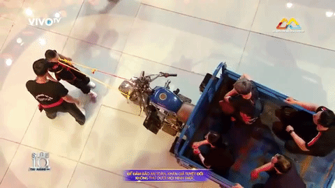 Trấn Thành ‘nín thở’ xem siêu nhí nhảy lên mảnh sành, kéo xe 900kg bằng răng ảnh 5