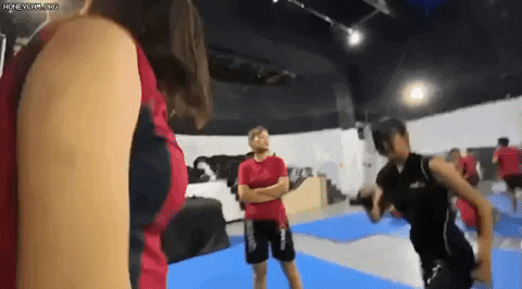 Đồng Ánh Quỳnh sụt sùi khóc vì lỡ đấm Tóc Tiên choáng váng, chảy máu mũi ảnh 1