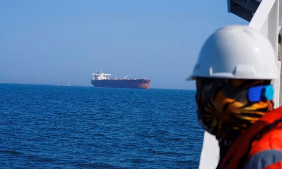 Iran nổ súng vào tàu chở dầu, Lãnh tụ Tối cao ra tuyên bố mới